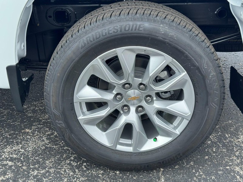 Chevrolet Silverado 1500 Vehicle Full-screen Gallery Image 4