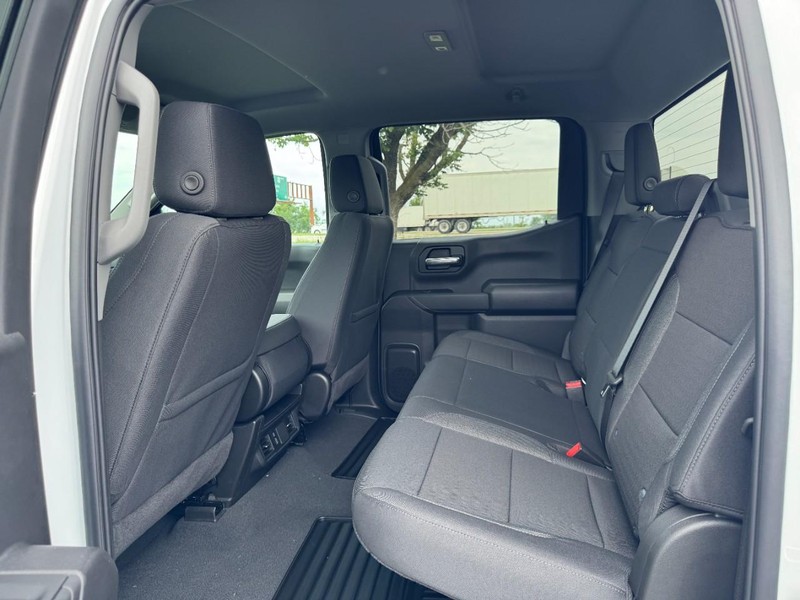 Chevrolet Silverado 1500 Vehicle Full-screen Gallery Image 5