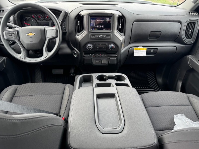 Chevrolet Silverado 1500 Vehicle Full-screen Gallery Image 6