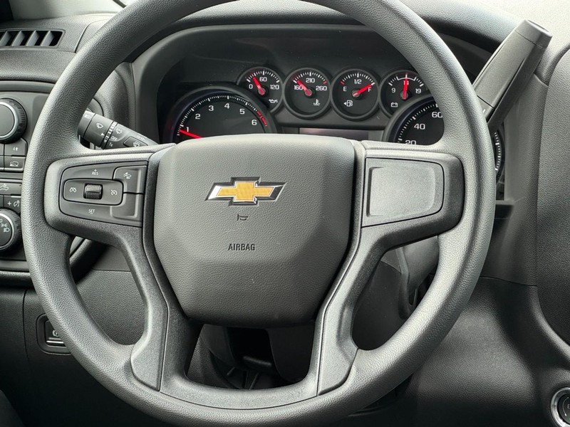 Chevrolet Silverado 1500 Vehicle Full-screen Gallery Image 7