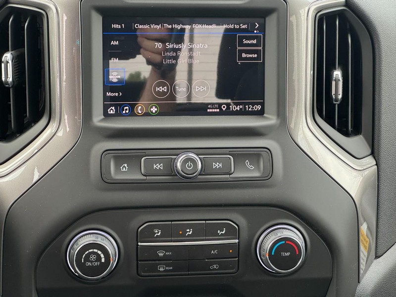 Chevrolet Silverado 1500 Vehicle Full-screen Gallery Image 8