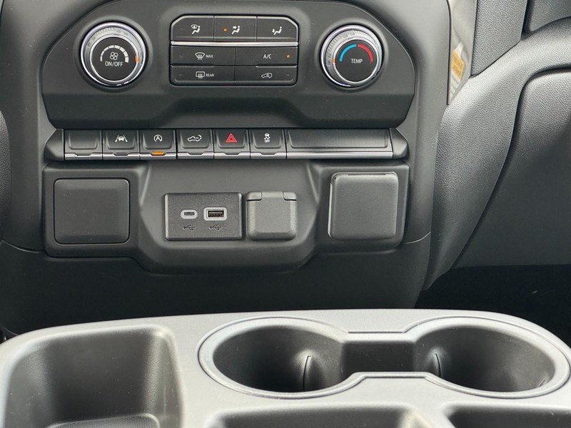 Chevrolet Silverado 1500 Vehicle Full-screen Gallery Image 9