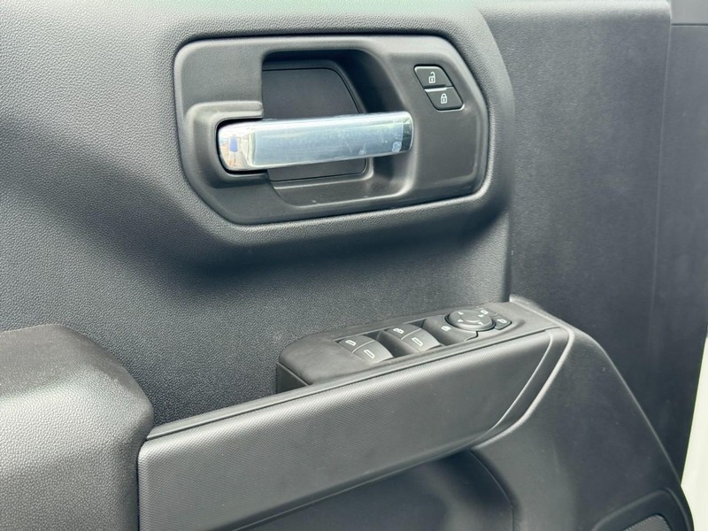 Chevrolet Silverado 1500 Vehicle Full-screen Gallery Image 11