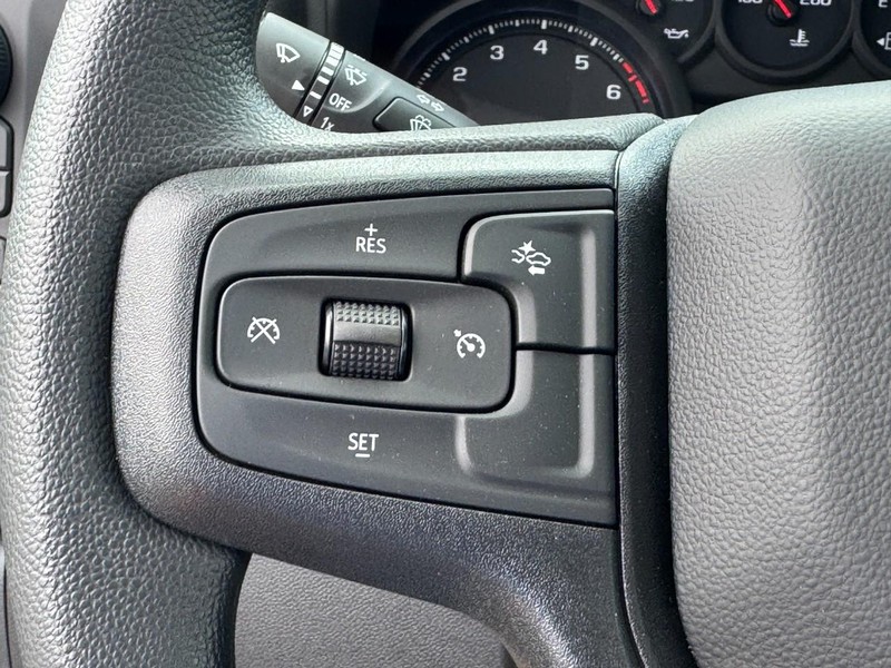 Chevrolet Silverado 1500 Vehicle Full-screen Gallery Image 13