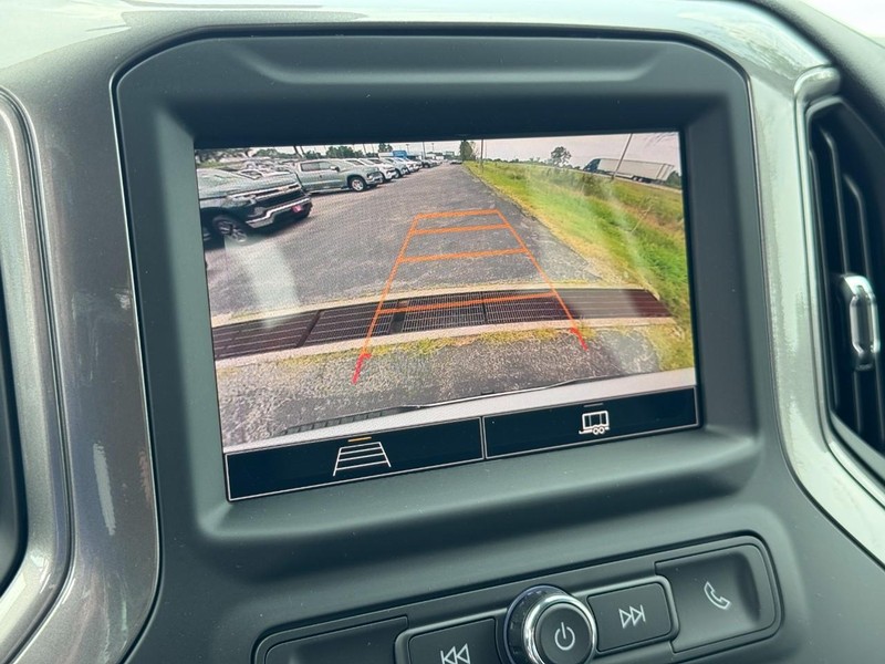 Chevrolet Silverado 1500 Vehicle Full-screen Gallery Image 15