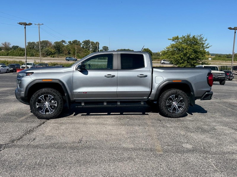 GMC Canyon Vehicle Full-screen Gallery Image 2