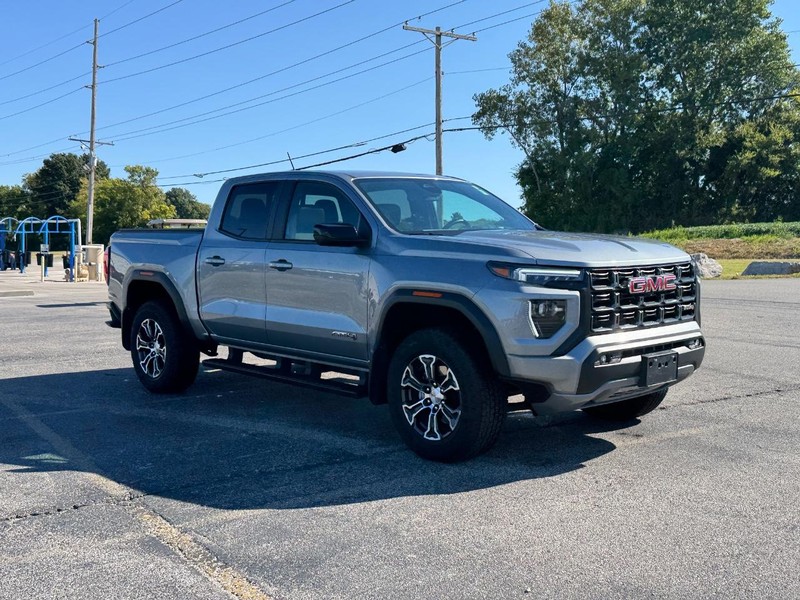 GMC Canyon Vehicle Full-screen Gallery Image 7