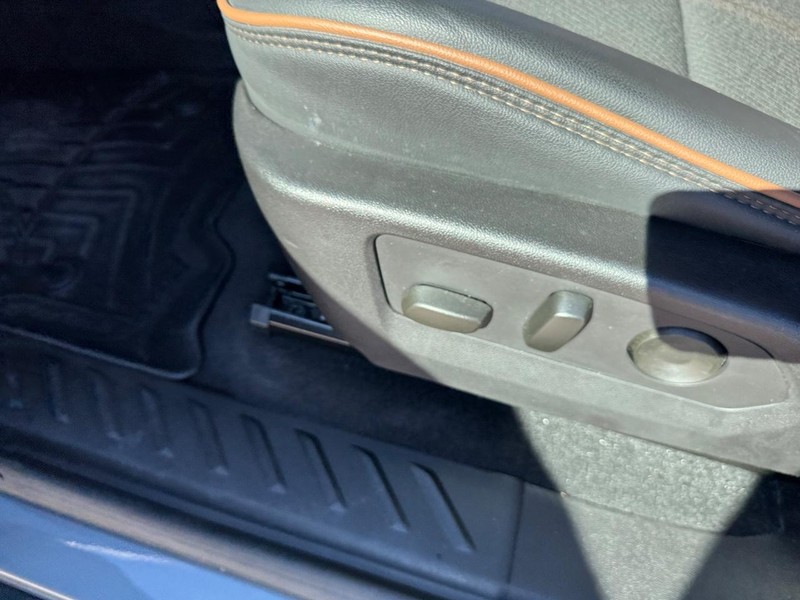 GMC Canyon Vehicle Full-screen Gallery Image 16