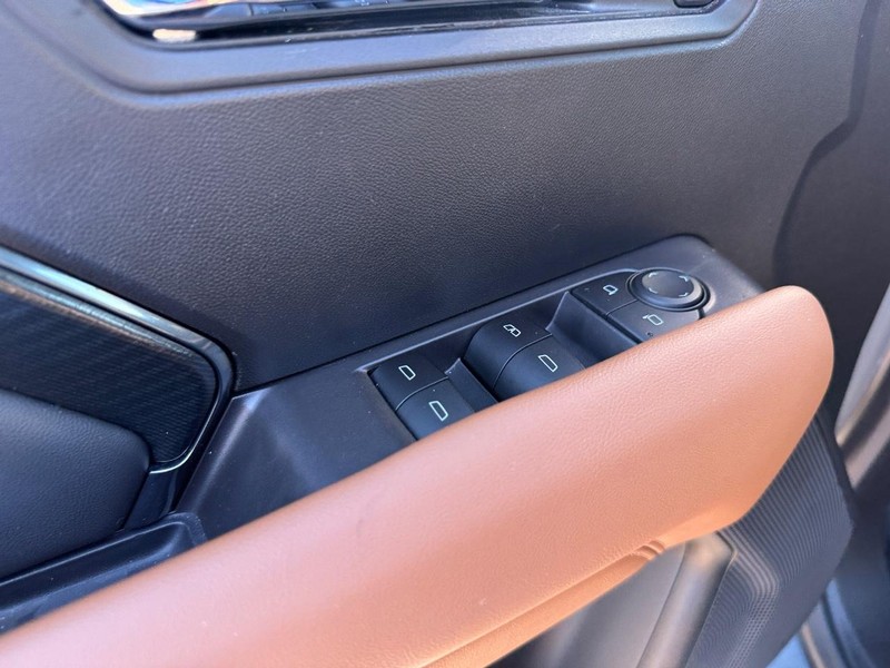 GMC Canyon Vehicle Full-screen Gallery Image 17