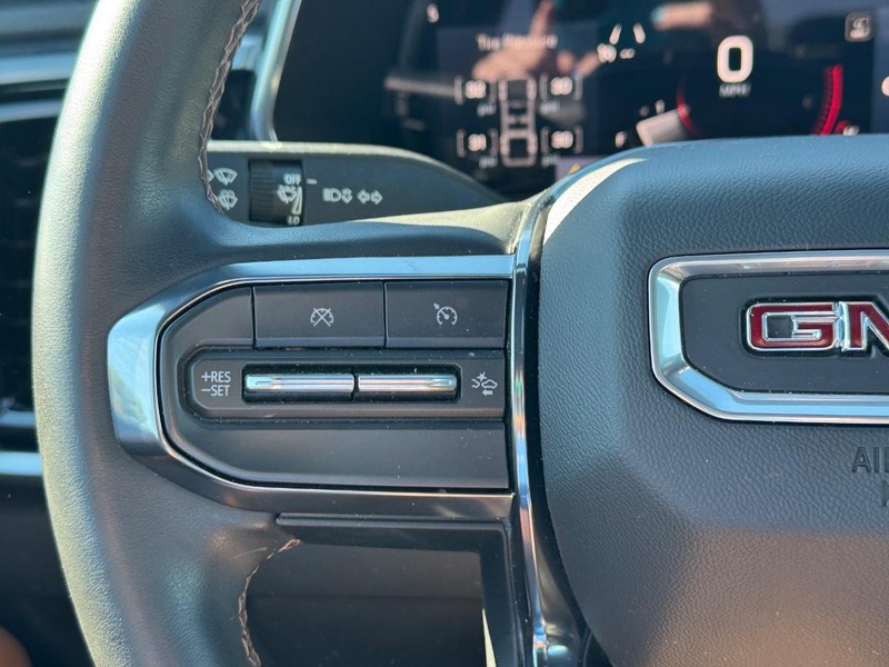 GMC Canyon Vehicle Full-screen Gallery Image 19