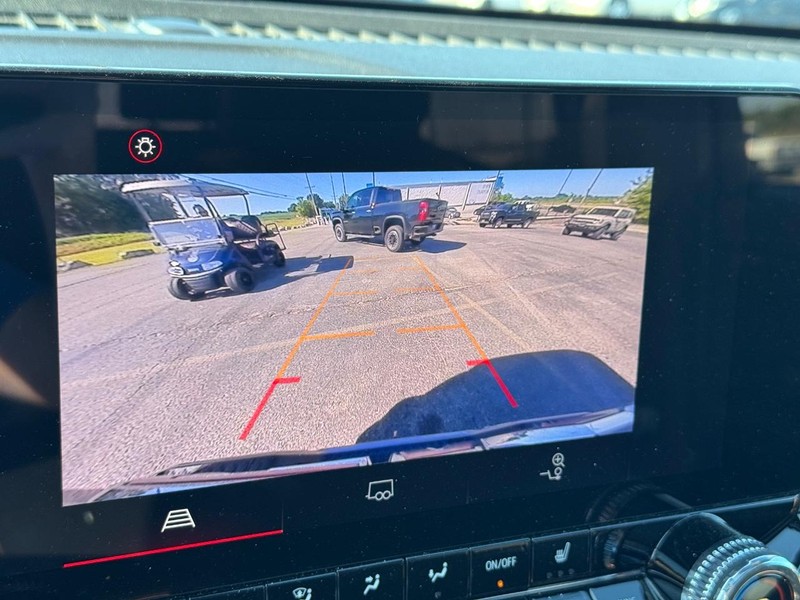 GMC Canyon Vehicle Full-screen Gallery Image 22