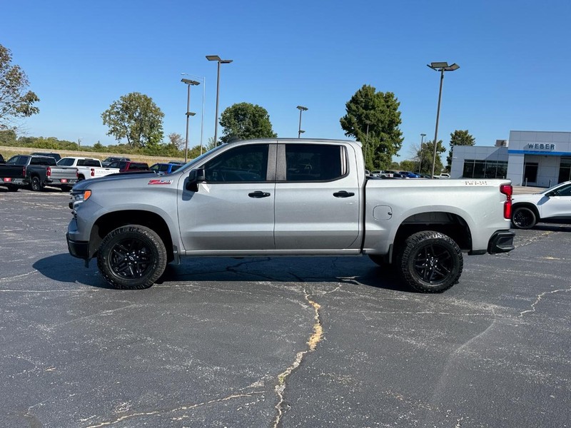 Chevrolet Silverado 1500 Vehicle Full-screen Gallery Image 2
