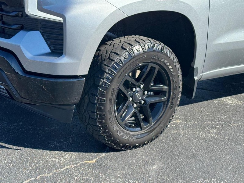 Chevrolet Silverado 1500 Vehicle Full-screen Gallery Image 9