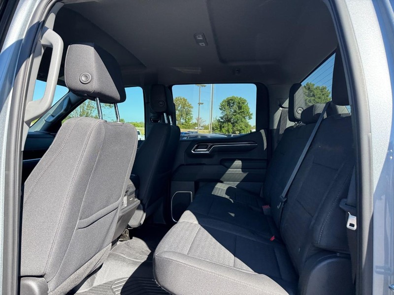 Chevrolet Silverado 1500 Vehicle Full-screen Gallery Image 10