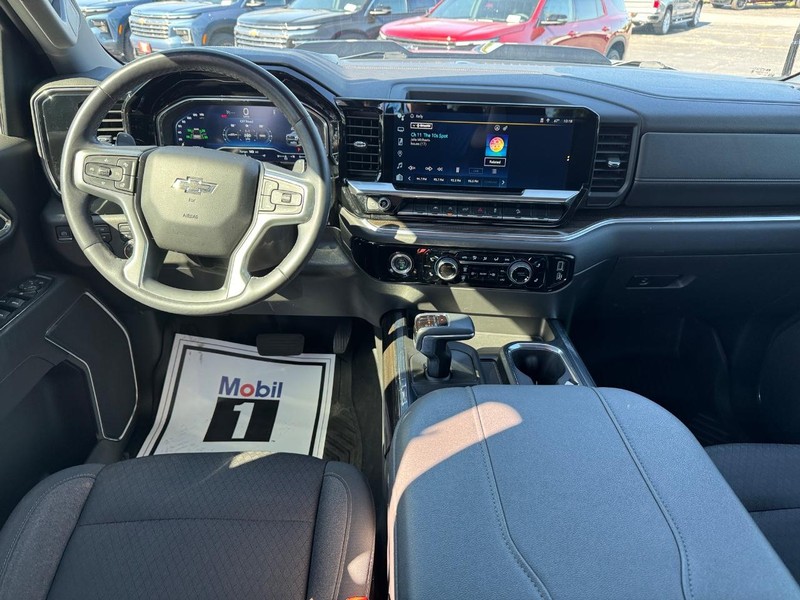 Chevrolet Silverado 1500 Vehicle Full-screen Gallery Image 11