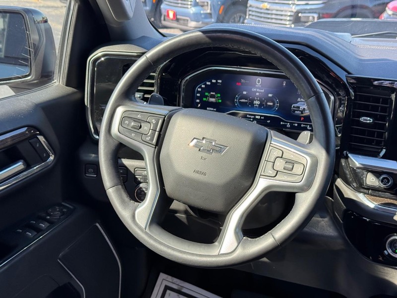 Chevrolet Silverado 1500 Vehicle Full-screen Gallery Image 12