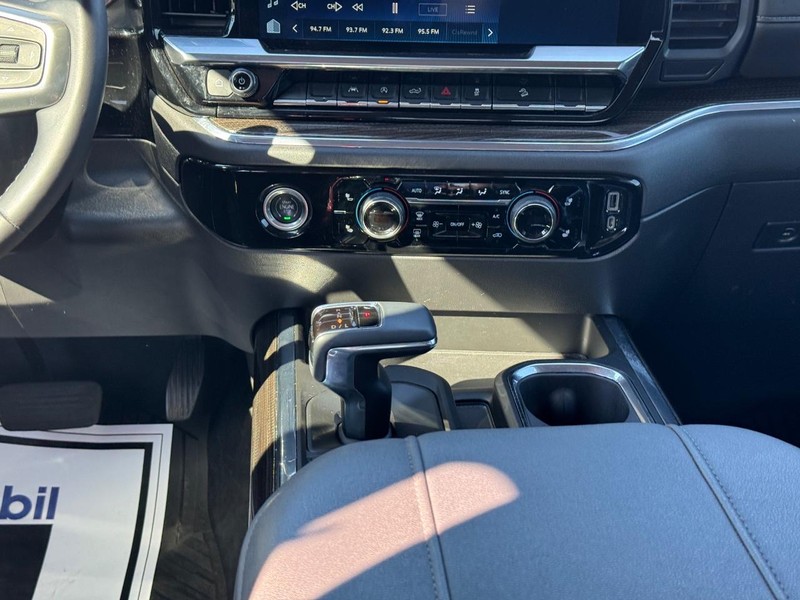 Chevrolet Silverado 1500 Vehicle Full-screen Gallery Image 14