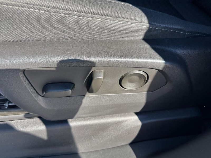 Chevrolet Silverado 1500 Vehicle Full-screen Gallery Image 15