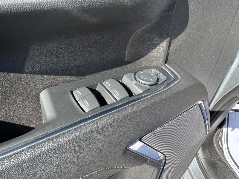 Chevrolet Silverado 1500 Vehicle Full-screen Gallery Image 16