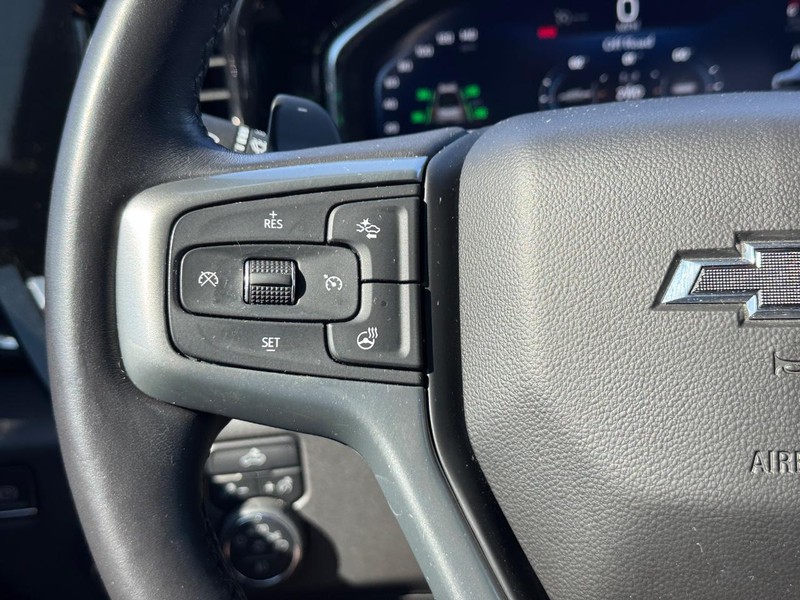 Chevrolet Silverado 1500 Vehicle Full-screen Gallery Image 18