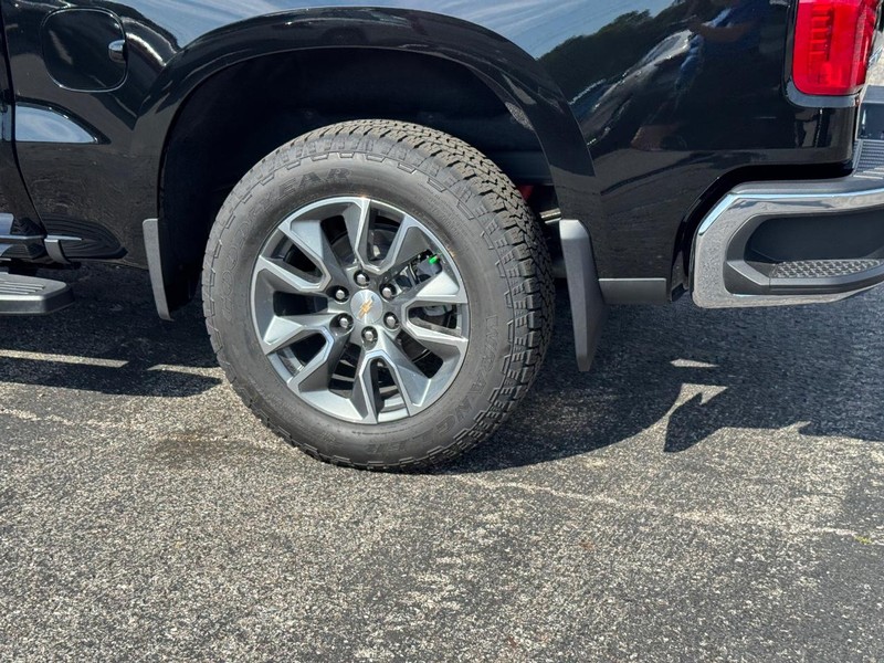 Chevrolet Silverado 1500 Vehicle Full-screen Gallery Image 4