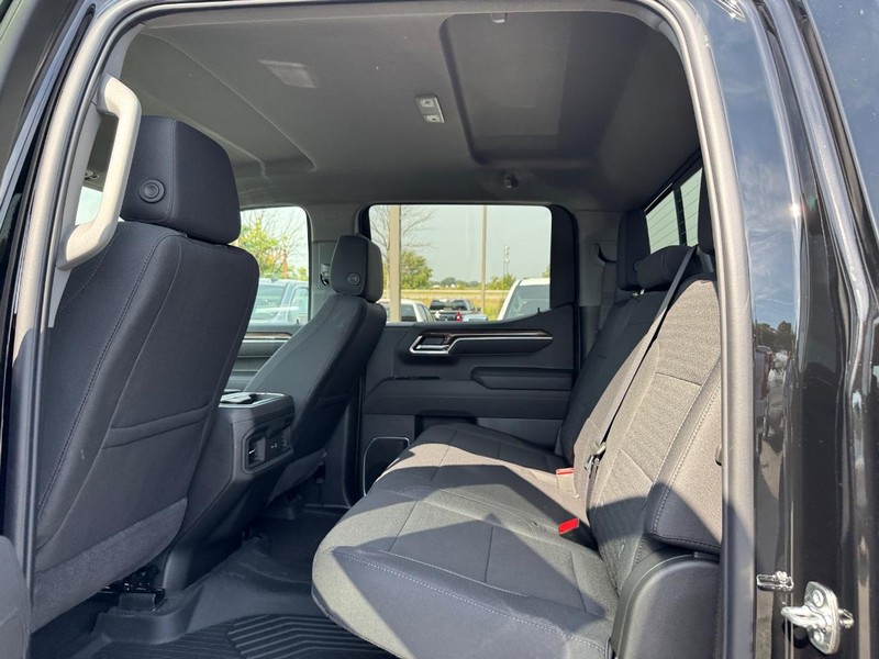 Chevrolet Silverado 1500 Vehicle Full-screen Gallery Image 5