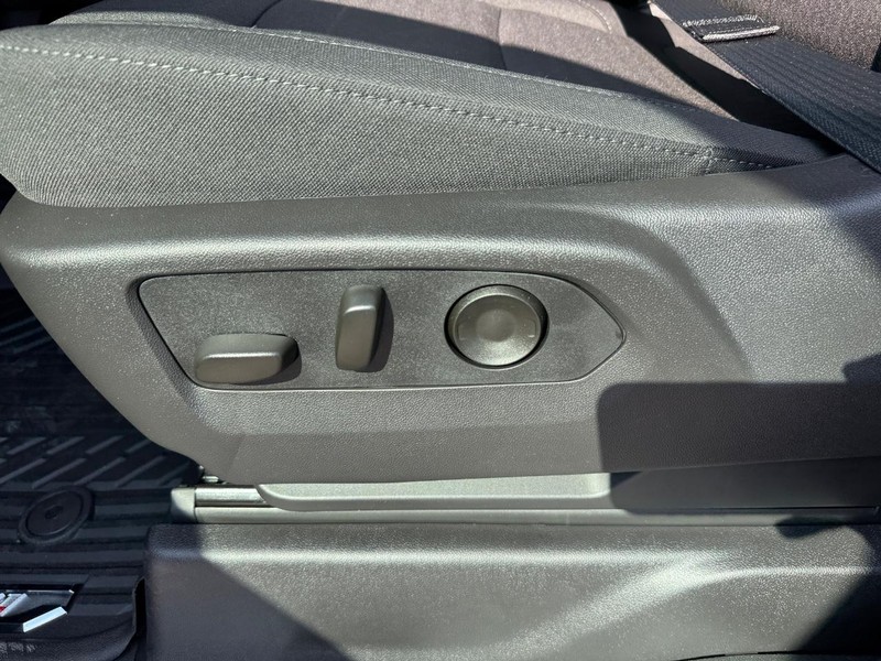 Chevrolet Silverado 1500 Vehicle Full-screen Gallery Image 10