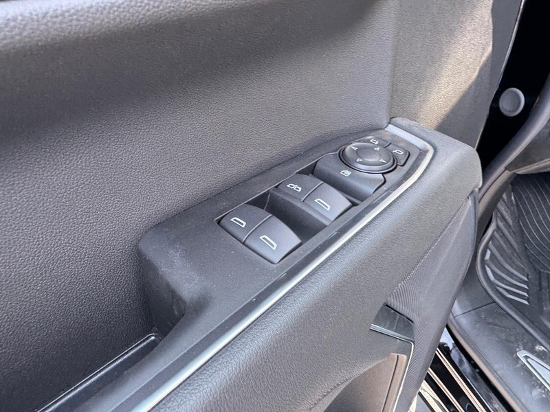 Chevrolet Silverado 1500 Vehicle Full-screen Gallery Image 12