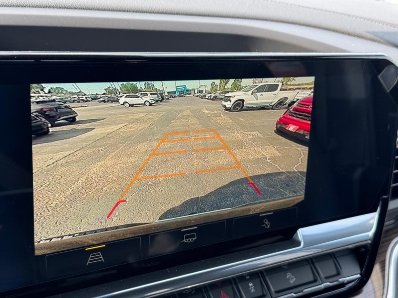 Chevrolet Silverado 1500 Vehicle Full-screen Gallery Image 17