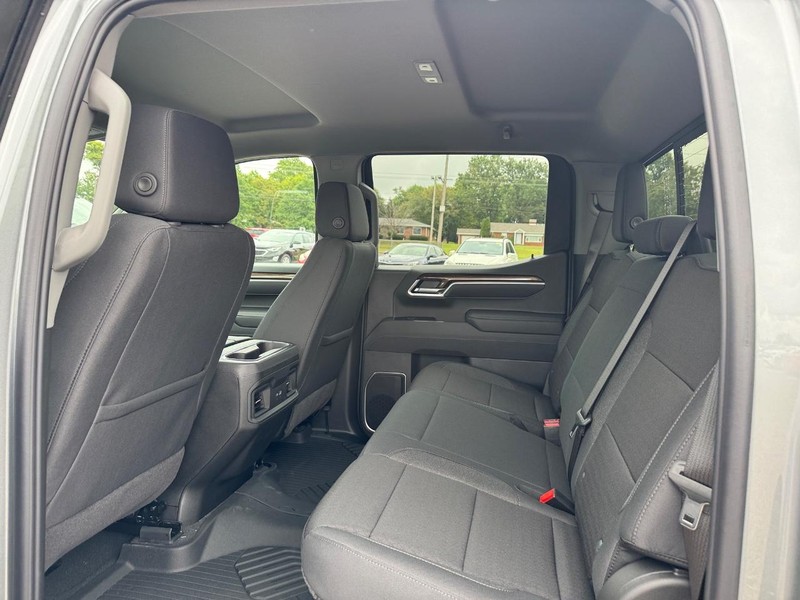 Chevrolet Silverado 1500 Vehicle Full-screen Gallery Image 6