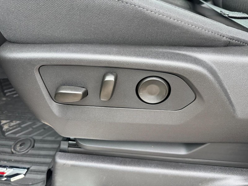 Chevrolet Silverado 1500 Vehicle Full-screen Gallery Image 11