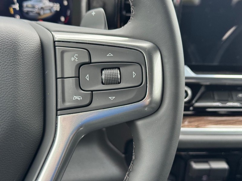 Chevrolet Silverado 1500 Vehicle Full-screen Gallery Image 15