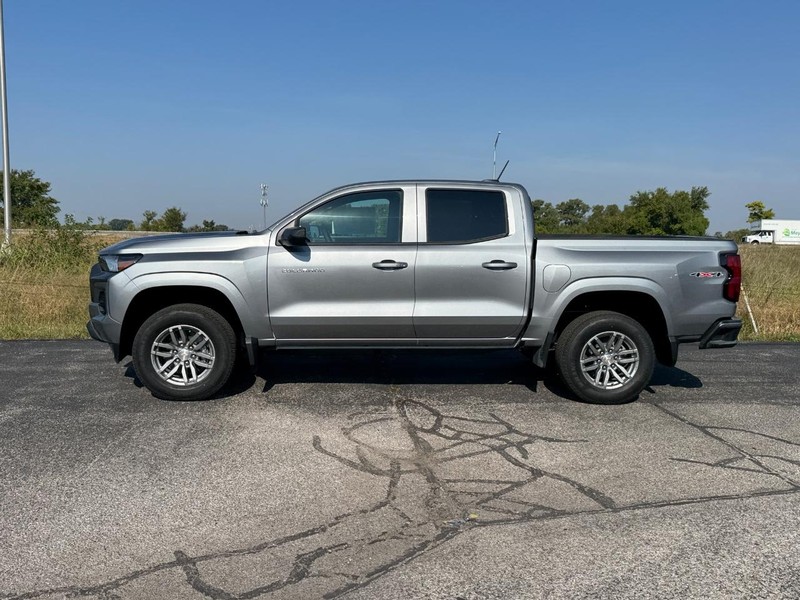 Chevrolet Colorado Vehicle Full-screen Gallery Image 2