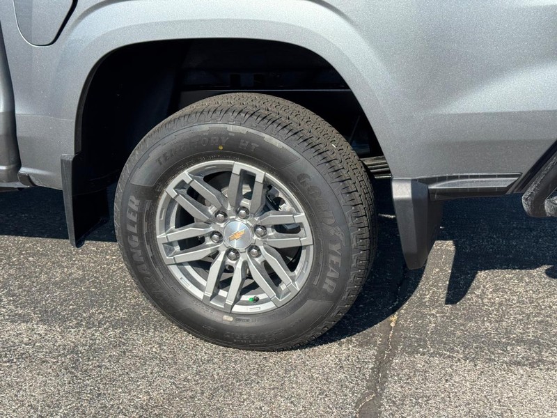 Chevrolet Colorado Vehicle Full-screen Gallery Image 4