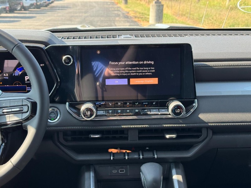 Chevrolet Colorado Vehicle Full-screen Gallery Image 8