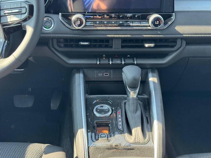 Chevrolet Colorado Vehicle Full-screen Gallery Image 9