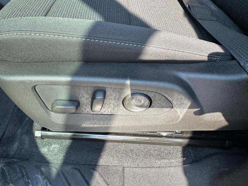 Chevrolet Colorado Vehicle Full-screen Gallery Image 10