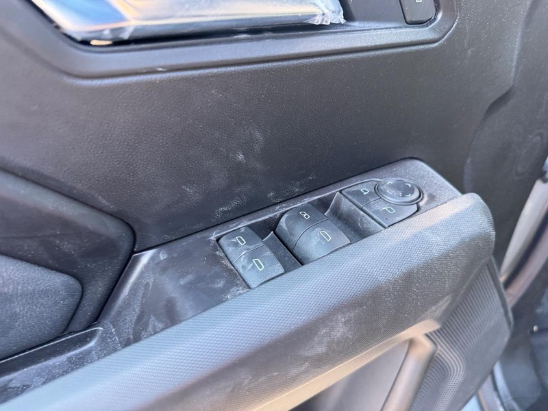 Chevrolet Colorado Vehicle Full-screen Gallery Image 11