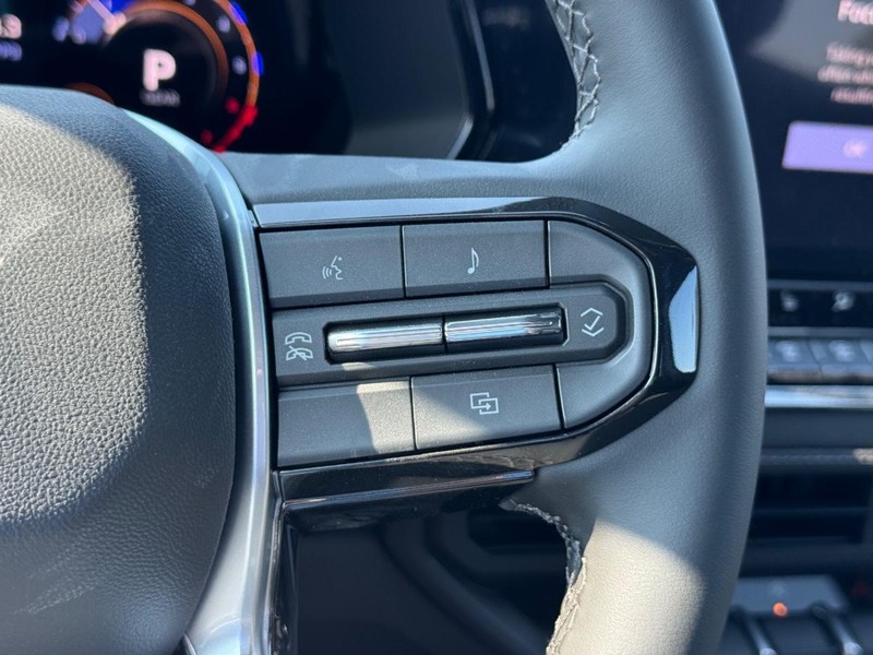 Chevrolet Colorado Vehicle Full-screen Gallery Image 14