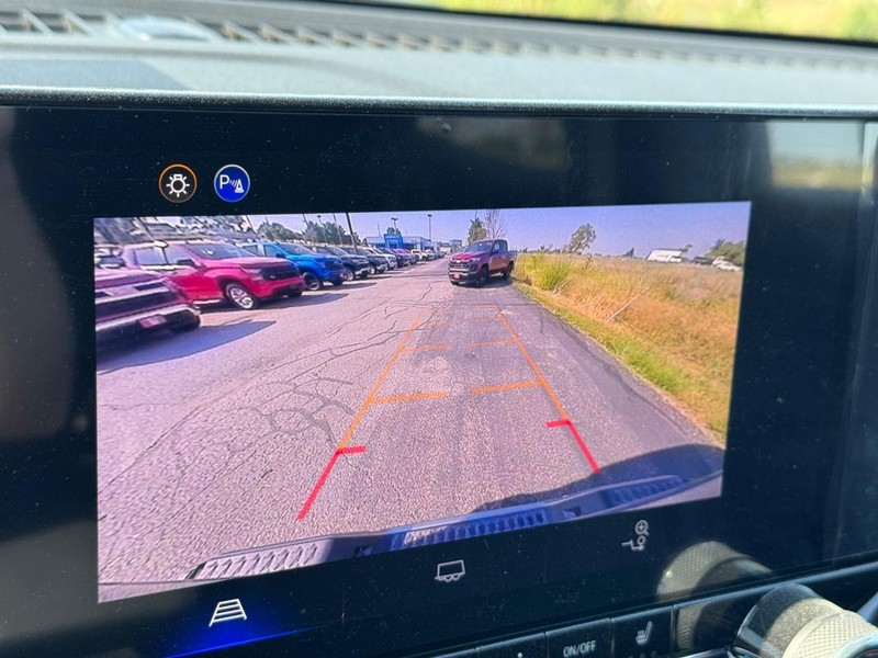 Chevrolet Colorado Vehicle Full-screen Gallery Image 16