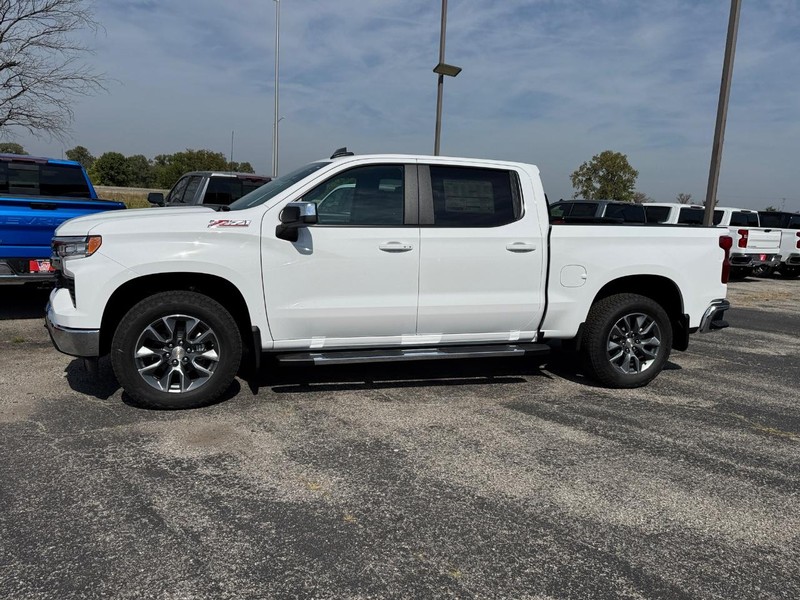 Chevrolet Silverado 1500 Vehicle Full-screen Gallery Image 2