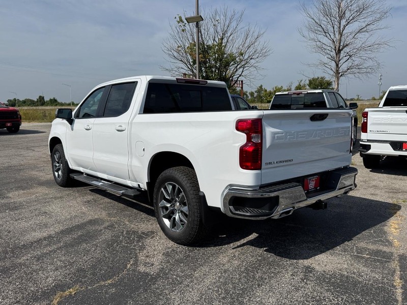 Chevrolet Silverado 1500 Vehicle Full-screen Gallery Image 3