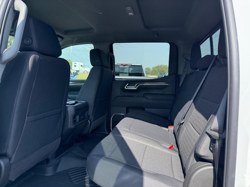 Chevrolet Silverado 1500 Vehicle Full-screen Gallery Image 5