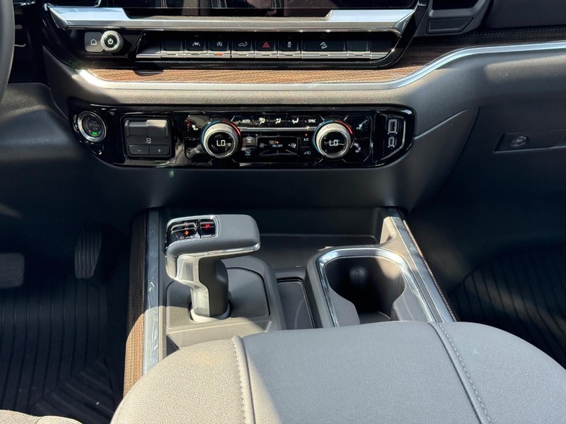 Chevrolet Silverado 1500 Vehicle Full-screen Gallery Image 9