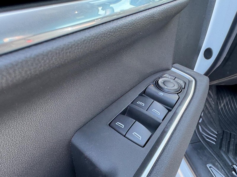 Chevrolet Silverado 1500 Vehicle Full-screen Gallery Image 11