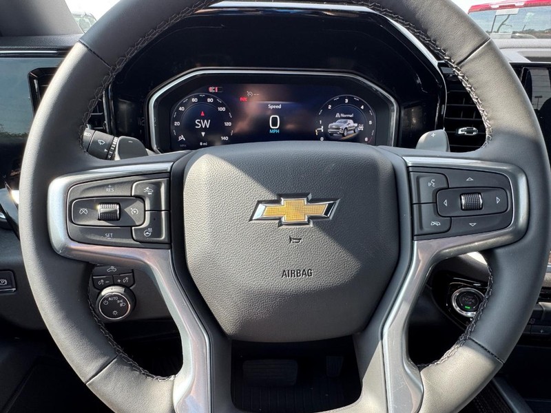 Chevrolet Silverado 1500 Vehicle Full-screen Gallery Image 12