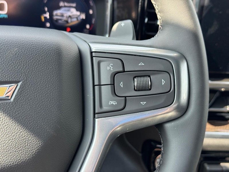 Chevrolet Silverado 1500 Vehicle Full-screen Gallery Image 14