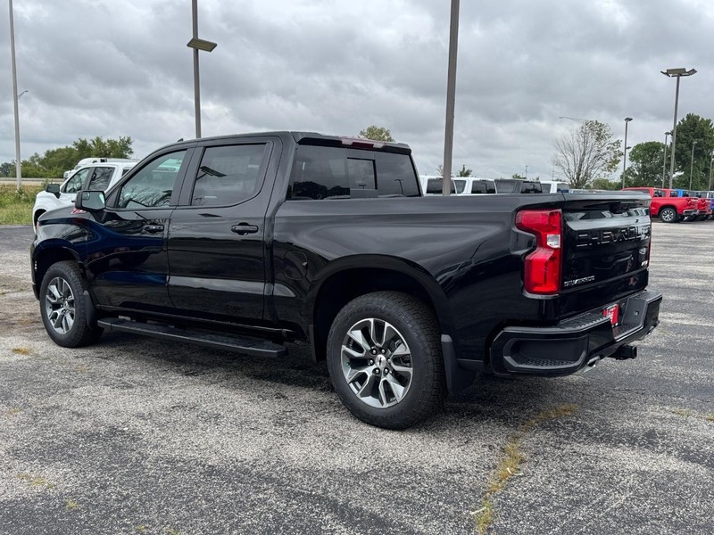 Chevrolet Silverado 1500 Vehicle Full-screen Gallery Image 3
