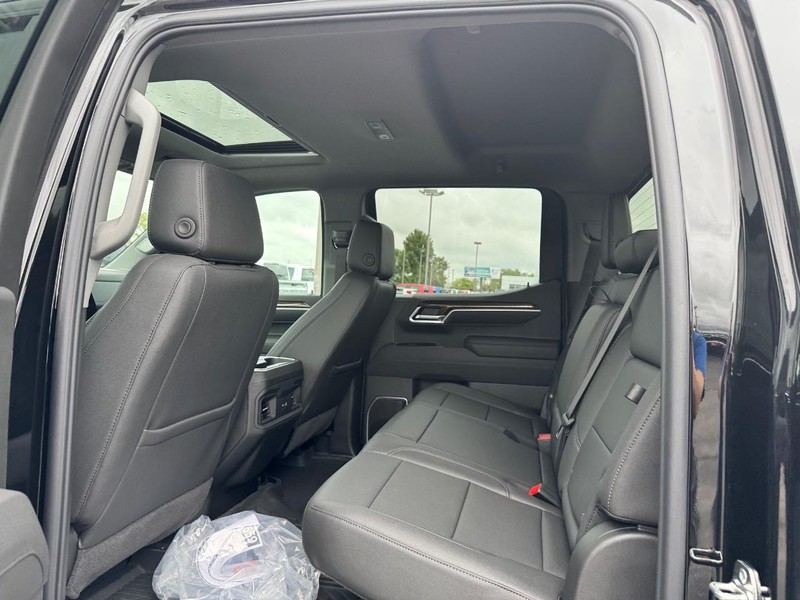 Chevrolet Silverado 1500 Vehicle Full-screen Gallery Image 4