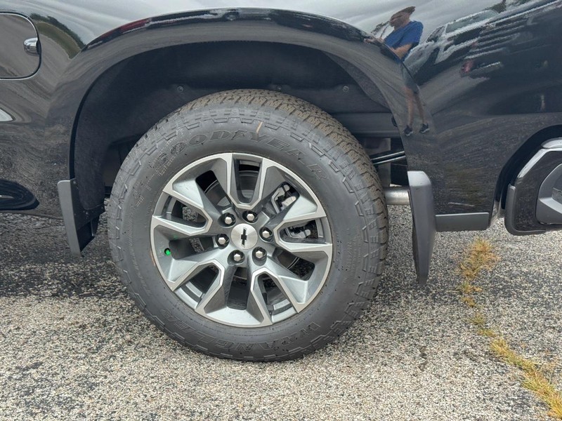 Chevrolet Silverado 1500 Vehicle Full-screen Gallery Image 5